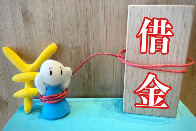 お金を手に頭を抱える。筑紫野市で弁護士や司法書士に債務整理の無料相談をする